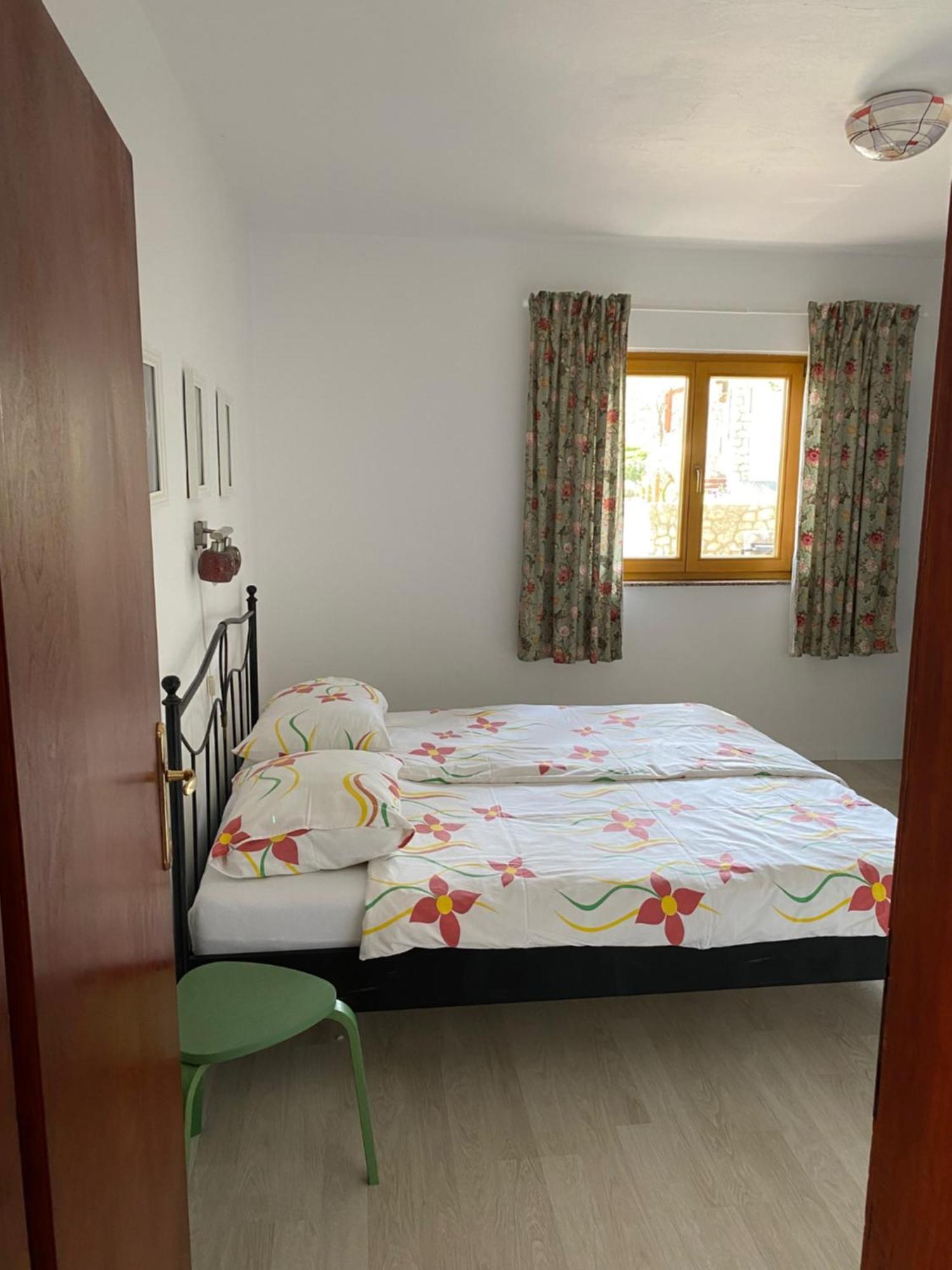 Apartments Lili I Baska  Exterior photo